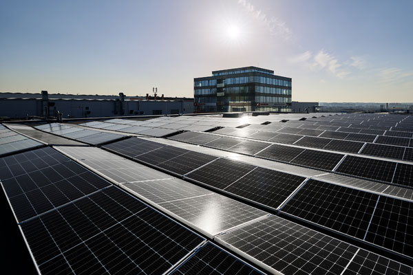 Priemyselná strešná FVE pre Autosalón Klokočka, Praha